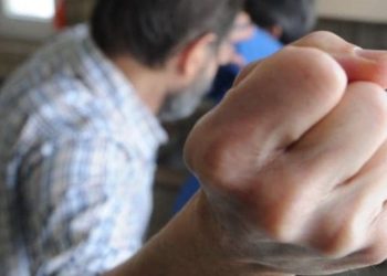 Siracusa, aggredisce e minaccia di morte i genitori: arrestato un 43enne