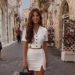 La top fashion influencer Negin Mirsalehi a Siracusa: lo scatto in Ortigia per i suoi 4,8 milioni di follower