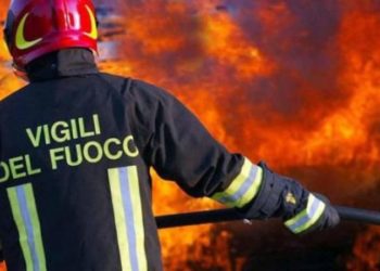 Lentini, auto in fiamme nella notte: indagano i Carabinieri