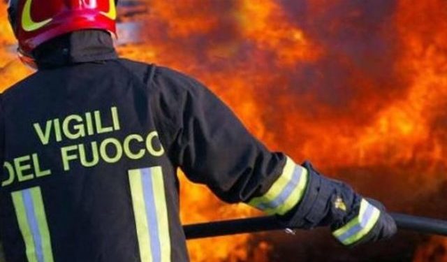 Lentini, auto in fiamme nella notte: indagano i Carabinieri