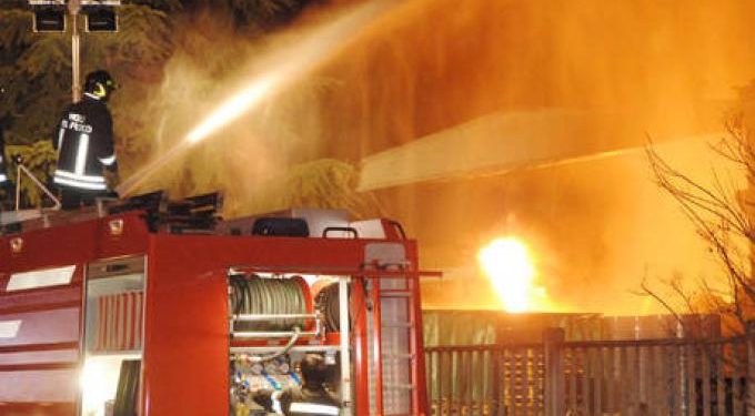 Floridia, accusato di aver dato alle fiamme un locale: arrestato il responsabile