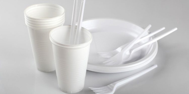 Sicilia. Utilizzo della plastica monouso, l’On. Cafeo firma il DDL contro le stoviglie “usa e getta”