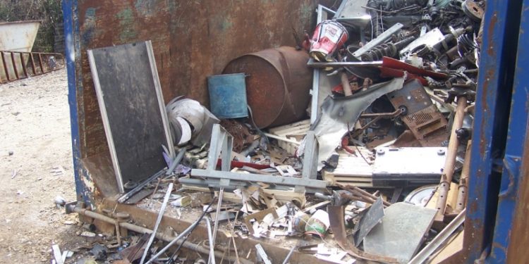 Siracusa. Prelevano materiale ferroso da un vivaio di Viale Paolo Orsi: denunciati tre uomini