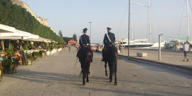 Siracusa, sicurezza in città: Carabinieri a cavallo al Teatro Greco e in Ortigia