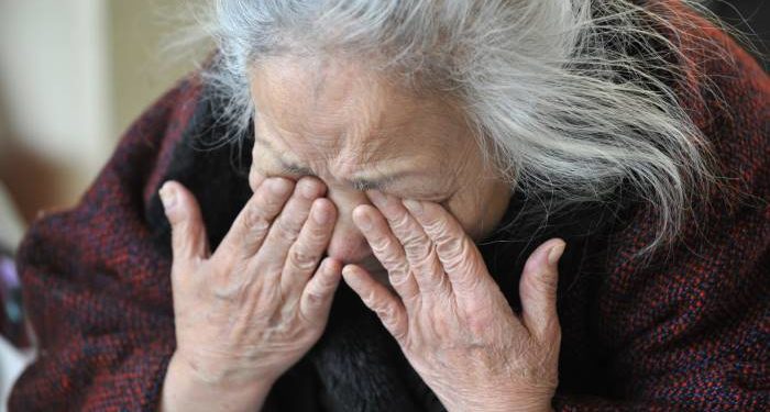 Ferla, maltrattamenti ai danni dei nonni materni ed estorsione: arrestato un 26enne