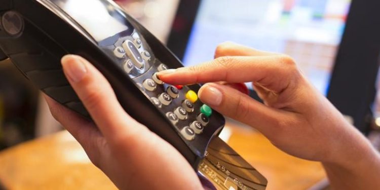 Siracusa, in vacanza con una carta di credito rubata: denunciate tre persone