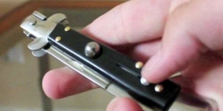 Siracusa, trovato in possesso di un coltello a serramanico: denunciato