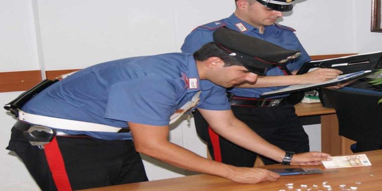 Rosolini, deteneva in casa cocaina e banconote di piccolo taglio: in manette un 38enne