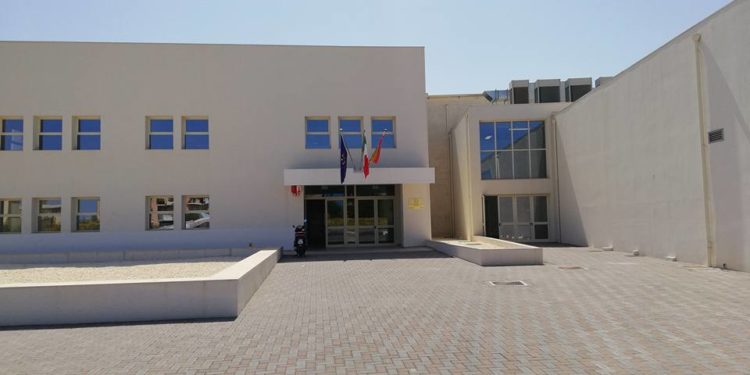 Siracusa. Potenziamento trasporto pubblico all’Einaudi: la dirigente Celesti incontra l’assessore Randazzo