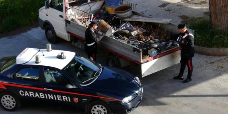 Siracusa, Due fratelli rubano del materiale ferroso e aggrediscono una testimone: arrestati