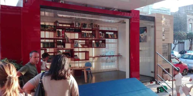 Canicattini Bagni. Ieri l’inaugurazione della “BiblioHub”, la biblioteca su “ruote” dell’AIB