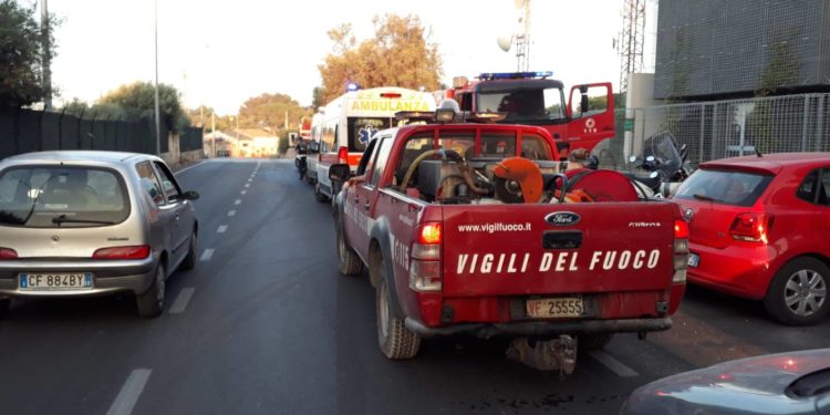 Siracusa. Devastante incendio a Belvedere, parla un volontario: “situazione pericolosa, serve maggiore prevenzione”