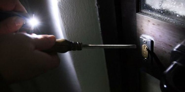 Noto, furto in abitazione: fermato un giovane e restituita la refurtiva ai proprietari