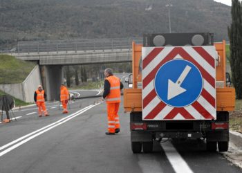 Siracusa, interventi sul verde autostradale nella tratta Cassibile-Rosolini: carreggiate ristrette e limitazioni alla velocità