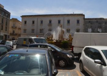 Siracusa. Traffico in Ortigia, Costantino e Buonomo: “incentivare i siracusani a parcheggiare tra Piazza Adda, lo Sbarcadero e il Talete”