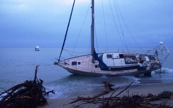 Siracusa, sbarco di migranti a Fontane Bianche: la Guardia di Finanza arresta 3 presunti scafisti