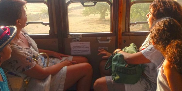 “Treni storici del Gusto”, in viaggio da Siracusa a Modica dentro carrozze storiche per gustare le eccellenze siciliane