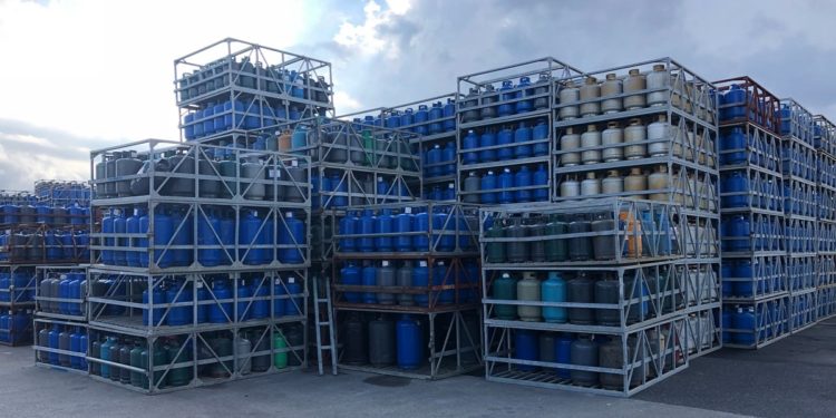 Siracusa. Guardia di Finanza, sequestrate oltre 45.500 bombole Gpl in contrada Targia