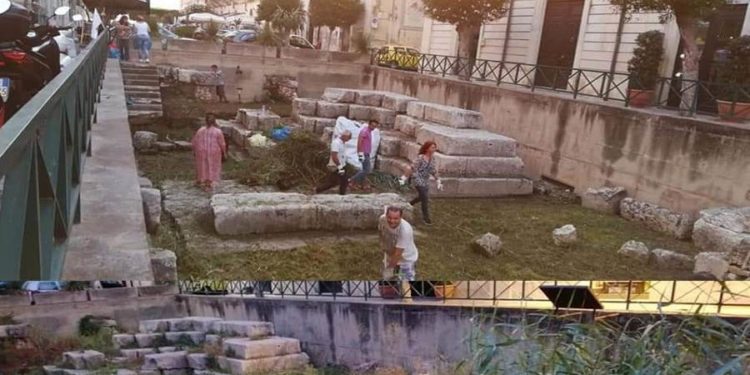 Siracusa. Volontari ripuliscono la Porta Urbica in Ortigia da sterpaglie e rifiuti