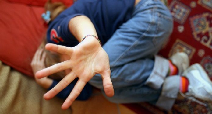 Francofonte. Violenza sessuale ai danni della figlia minorenne: arrestato