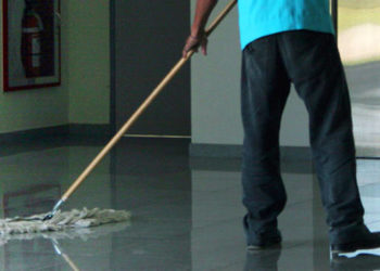 Siracusa. Appalto di pulizie al Comune: l’azienda inoltra i contratti a 11 ore settimanali