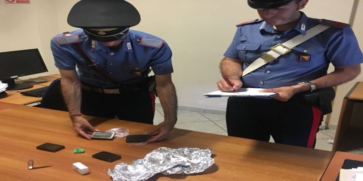 Siracusa. Nascondeva in camera da letto 100 grammi di marijuana e hashish: arrestato