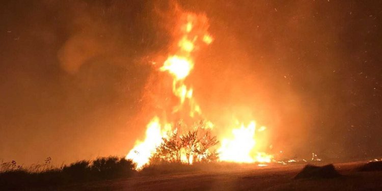 Siracusa. Incendio in un casolare di campagna abbandonato sulla S.P.77, indagini in corso