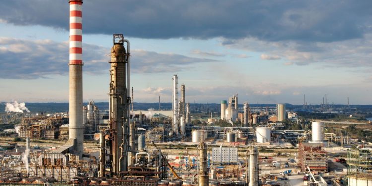 Siracusa. “No alle raffinerie, no al cancro”, il sit-in di “Ona Generazione Futura” alla portineria di Isab Lukoil