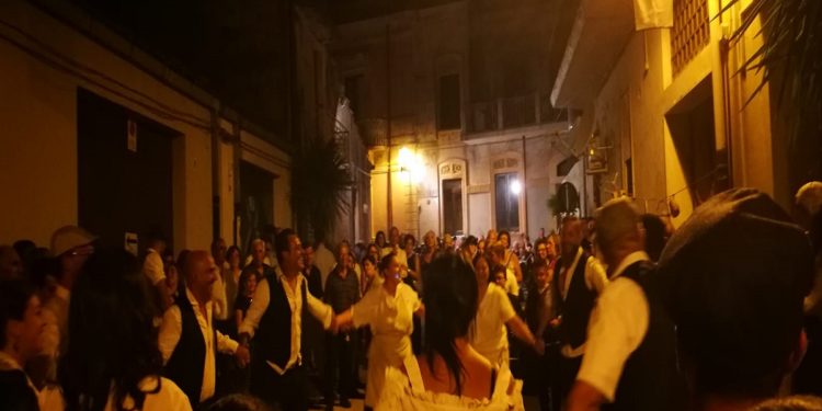 Canicattini Bagni. XXXIII Palio San Michele: sfilate, corse con gli asini e museo sotto le stelle