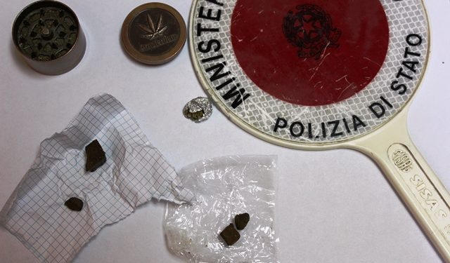 Augusta. Hashish e marijuana tra le aiuole di un istituto tecnico industriale