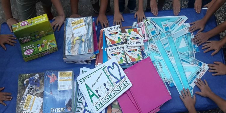 “Dopo la scuola – Floridia solidale”, la Caritas dona materiale didadattico all’associazione “Ninphea”