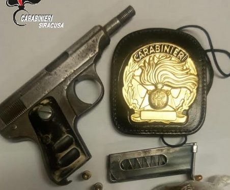 Siracusa, sorvegliato speciale nascondeva in casa una pistola con matricola abrasa: arrestato