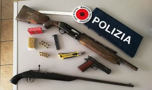 Siracusa, armi e munizioni nelle palazzine popolari: sequestri della Polizia in via Algeri