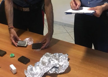 Siracusa, sorpresi in sella con due panetti di hashish: arrestati due giovani