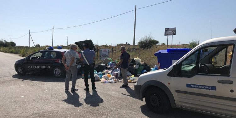 Siracusa. Abbandono rifiuti in strada: sanzionate tre persone