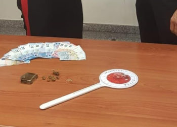 Floridia, sorpreso in auto con droga e semi di canapa: ai domiciliari un 51enne