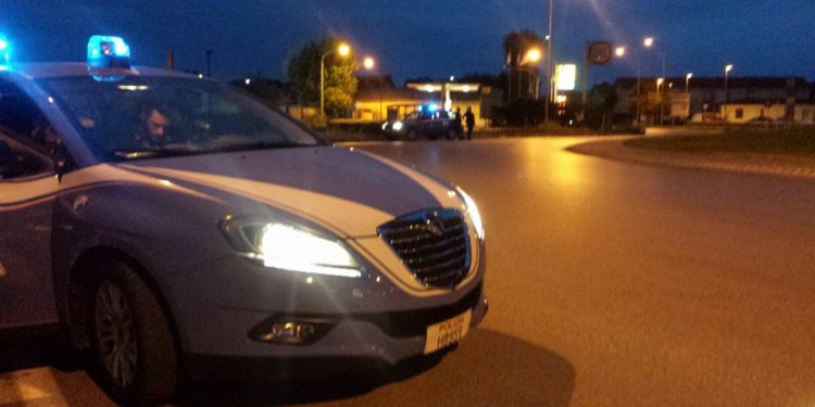 Noto. Lesioni aggravate per futili motivi e atti osceni in presenza di minori: denunciato un uomo