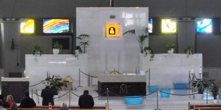 Siracusa. Santuario, infiltrazioni d’acqua impediscono la celebrazione della Messa sull’altare maggiore