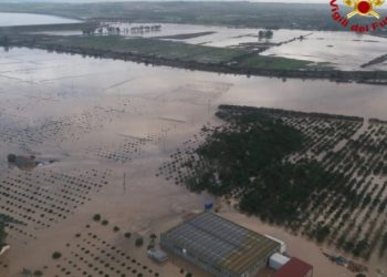 Violento nubifragio nel siracusano. Vigili del Fuoco salvano una persona intrappolata nell’auto