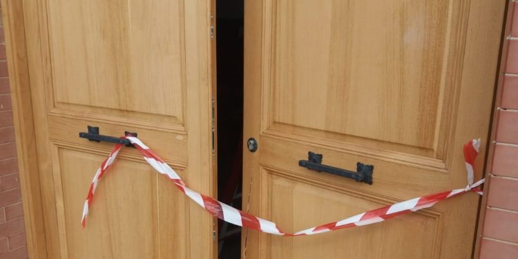 Siracusa. Furto nella Parrocchia della Sacra Famiglia: danneggiato il portone e rubate le offerte