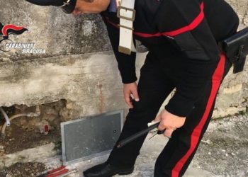 Ferla. Furto di energia elettrica e allaccio abusivo alla rete idrica: arrestata una donna