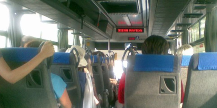 Noto. Trasportavano turisti in autobus senza licenza: due denunciati