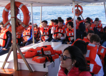 Siracusa, la Capitaneria apre le porte agli studenti dell’Istituto Rizza per il tradizionale “battesimo del mare”