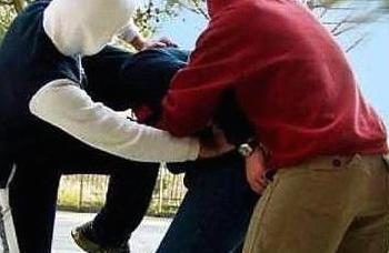 Siracusa. Calci e pugni per rubargli cellulare e soldi: arrestata una donna