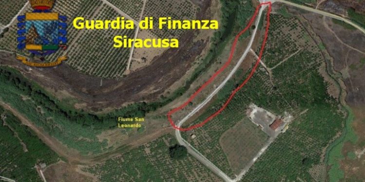 Lentini. La Guardia di Finanza sequestra un’intera strada provinciale trasformata in discarica abusiva