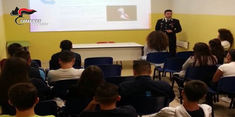 Siracusa. Bullismo e cyberbullismo, i Carabinieri incontrano gli studenti del “Federico II di Svevia”