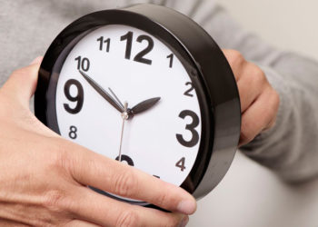 Torna l’ora solare, indietro di un’ora le lancette dell’orologio
