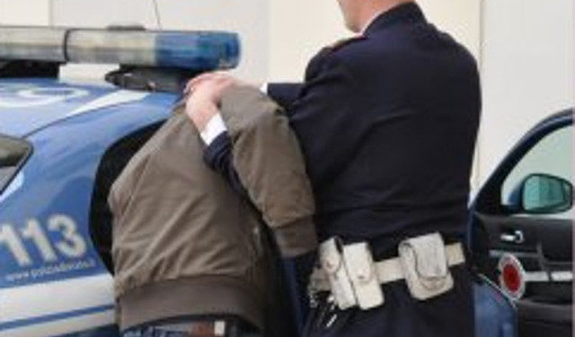 Siracusa. Tenta una rapina in un bar ma viene bloccato dagli agenti dopo fuga rocambolesca