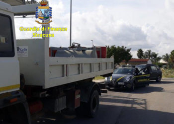 Siracusa. Sorpresi con droga e armi in casa: due arrestati dalla Guardia di Finanza