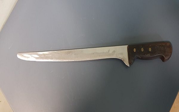 Siracusa. Minaccia i poliziotti con un coltello da cucina: arrestato un 47enne